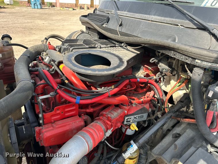 image for item EJ4478 2020 International  LT625 semi truck