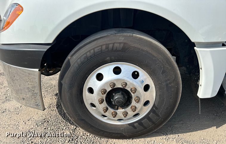 image for item EJ4478 2020 International  LT625 semi truck