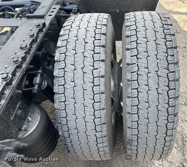 image for item EJ4478 2020 International  LT625 semi truck