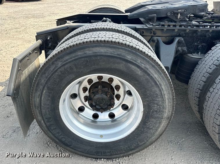 image for item EJ4478 2020 International  LT625 semi truck