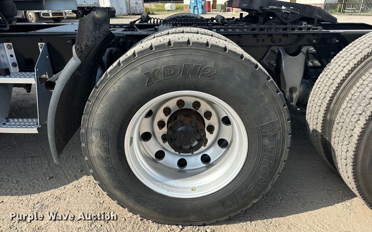 image for item EJ4478 2020 International  LT625 semi truck