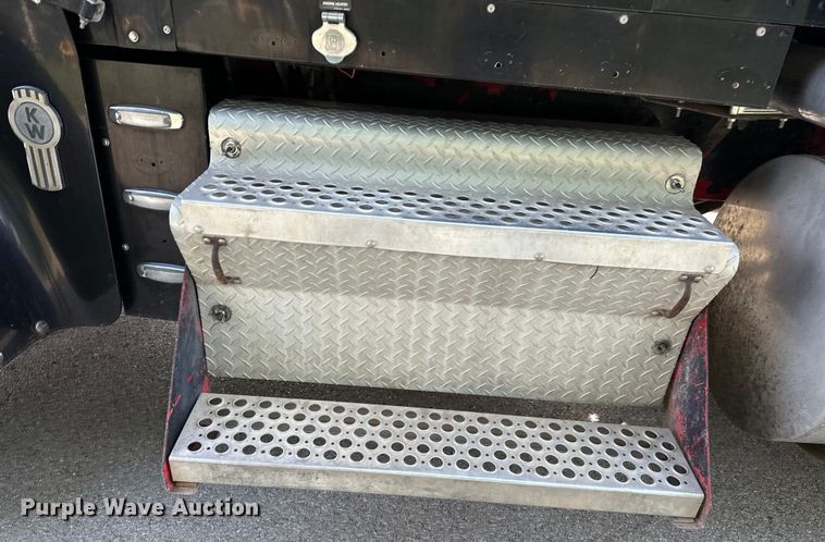 image for item EJ4481 1999 Kenworth  W900 semi truck