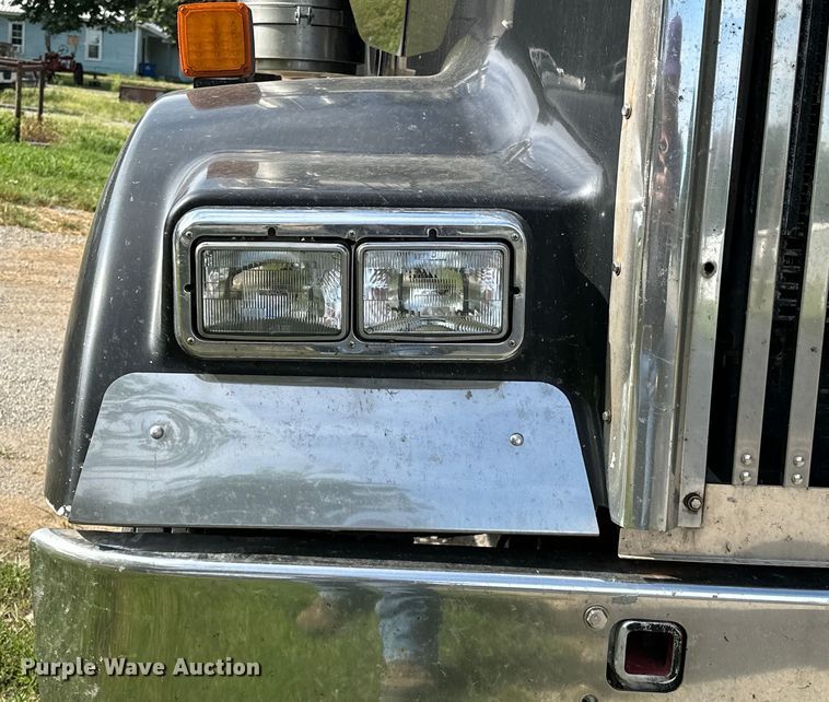 image for item EJ4481 1999 Kenworth  W900 semi truck