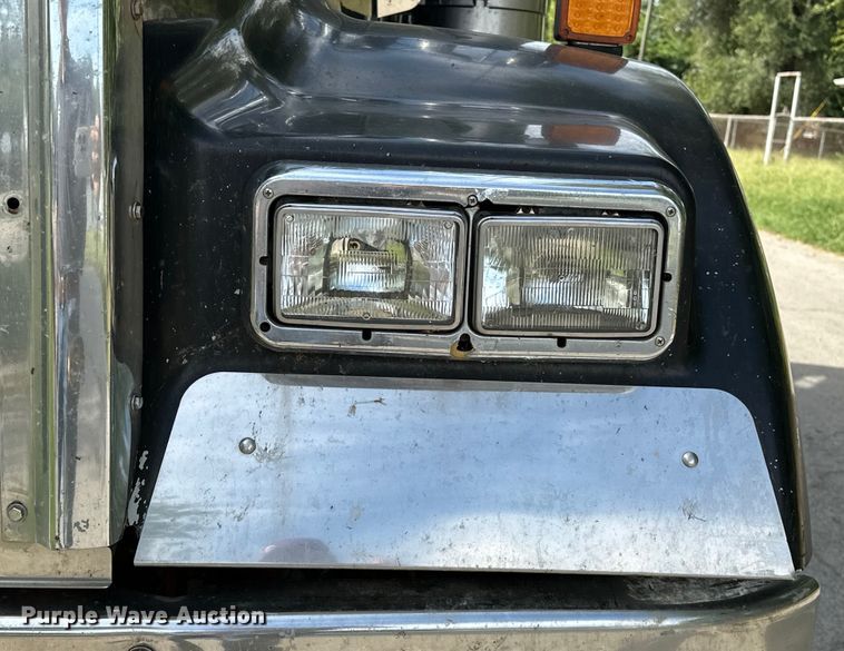 image for item EJ4481 1999 Kenworth  W900 semi truck