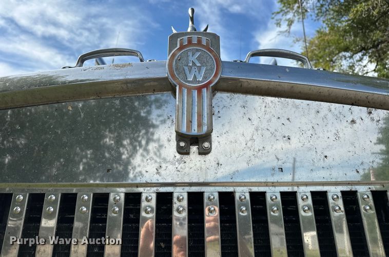 image for item EJ4481 1999 Kenworth  W900 semi truck