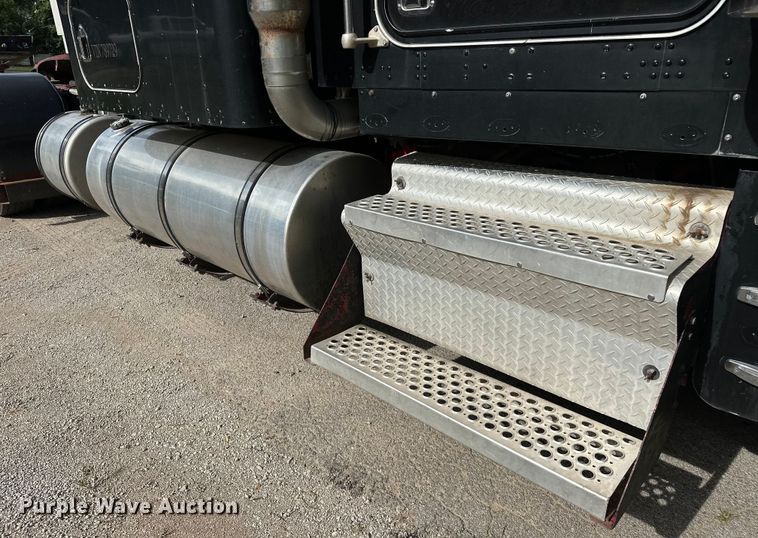 image for item EJ4481 1999 Kenworth  W900 semi truck