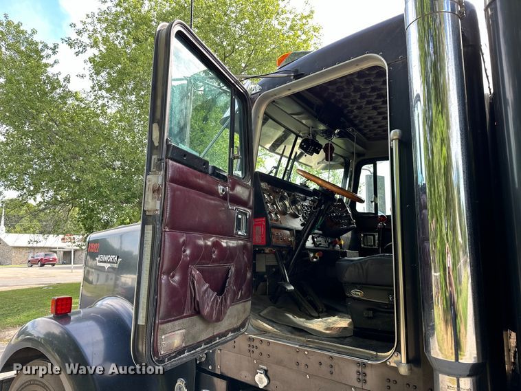 image for item EJ4481 1999 Kenworth  W900 semi truck