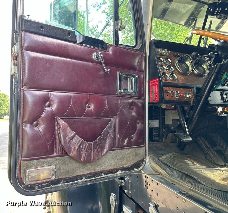 image for item EJ4481 1999 Kenworth  W900 semi truck