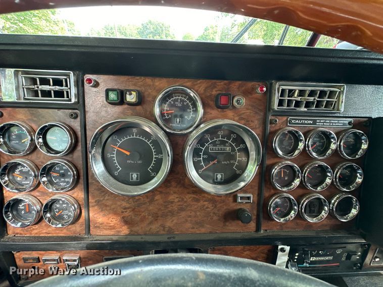 image for item EJ4481 1999 Kenworth  W900 semi truck