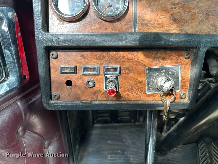 image for item EJ4481 1999 Kenworth  W900 semi truck