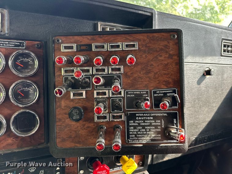 image for item EJ4481 1999 Kenworth  W900 semi truck