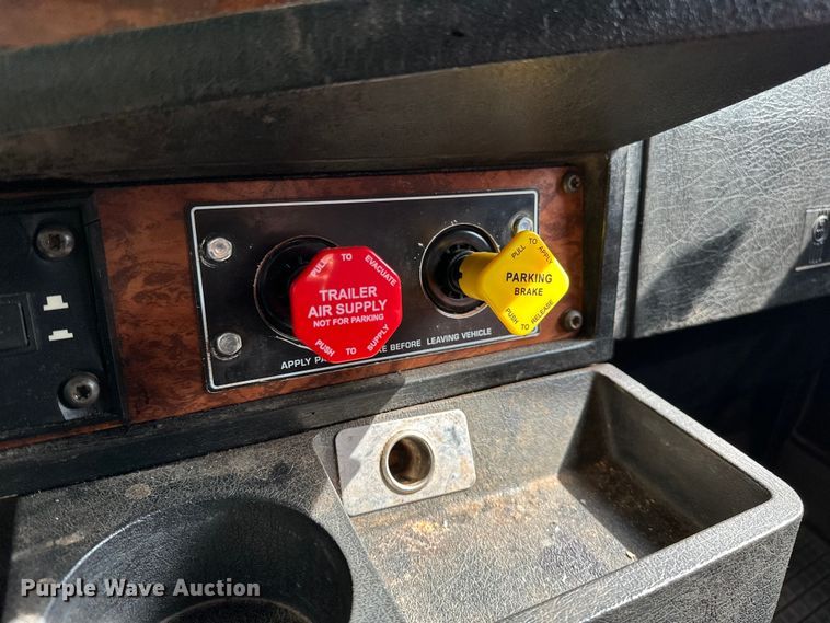 image for item EJ4481 1999 Kenworth  W900 semi truck