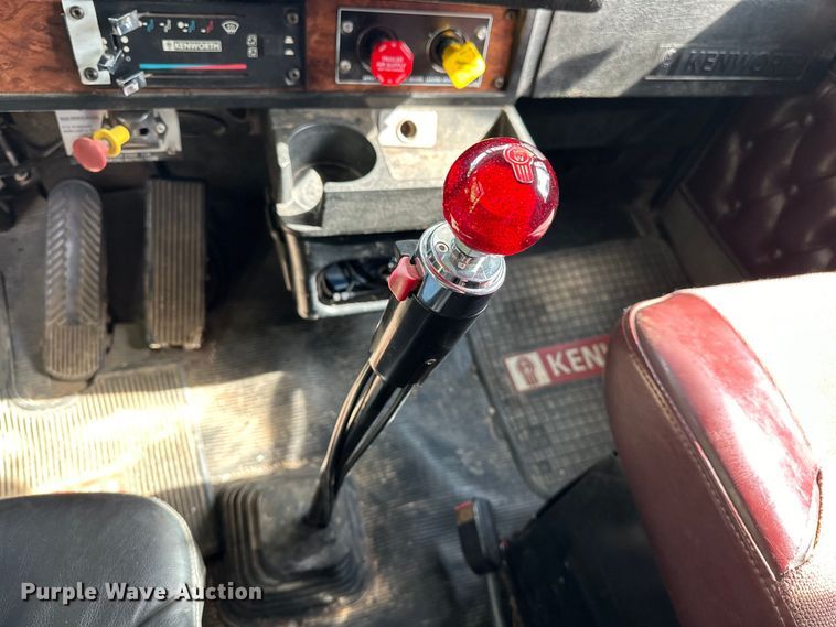 image for item EJ4481 1999 Kenworth  W900 semi truck