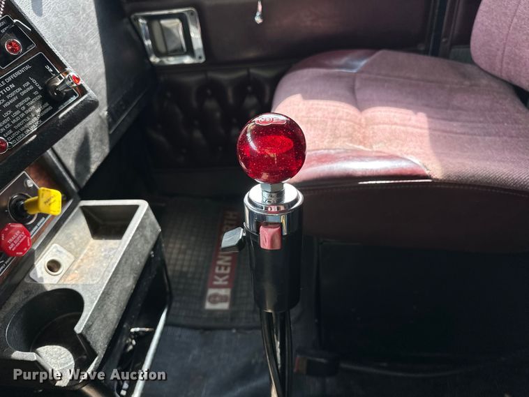 image for item EJ4481 1999 Kenworth  W900 semi truck