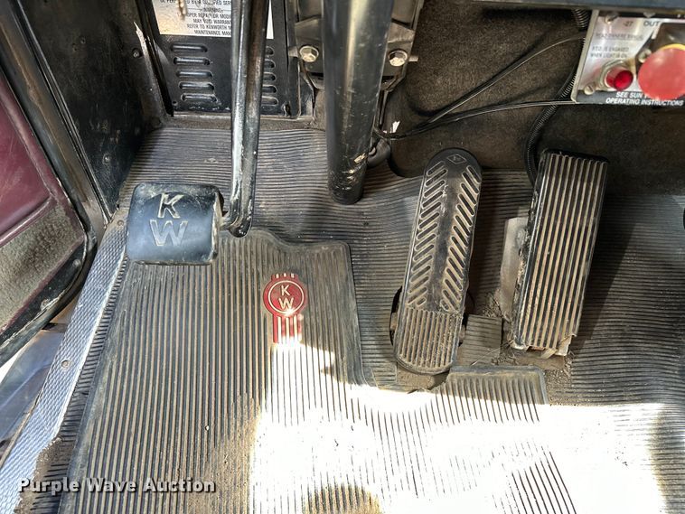 image for item EJ4481 1999 Kenworth  W900 semi truck