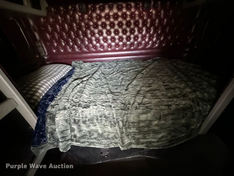 image for item EJ4481 1999 Kenworth  W900 semi truck