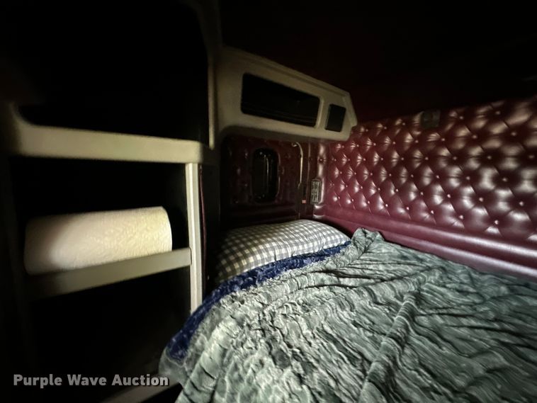 image for item EJ4481 1999 Kenworth  W900 semi truck