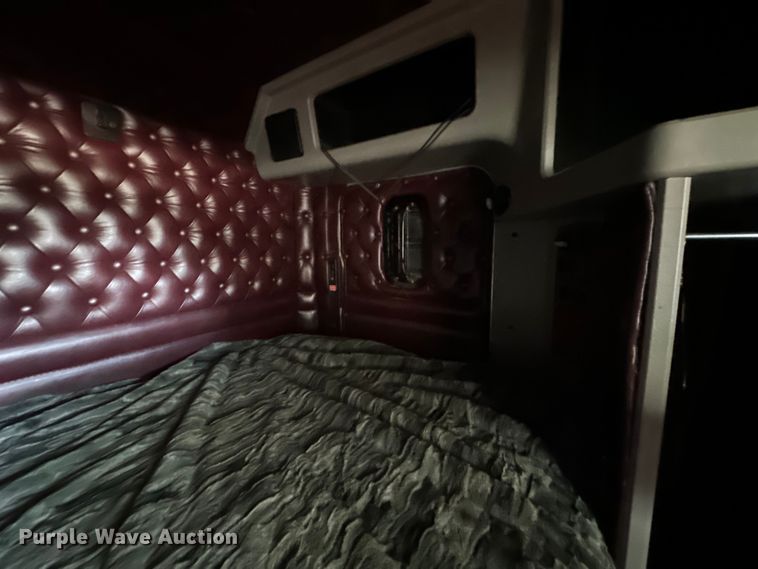 image for item EJ4481 1999 Kenworth  W900 semi truck