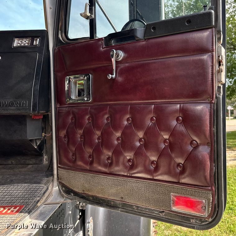 image for item EJ4481 1999 Kenworth  W900 semi truck