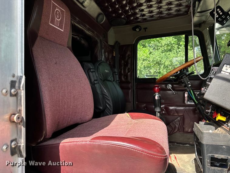 image for item EJ4481 1999 Kenworth  W900 semi truck