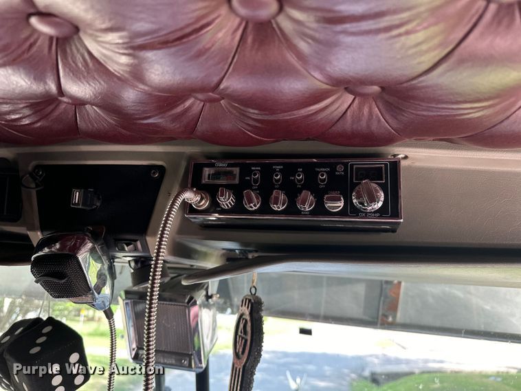 image for item EJ4481 1999 Kenworth  W900 semi truck