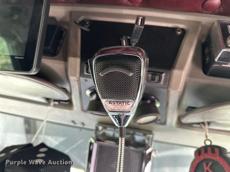 image for item EJ4481 1999 Kenworth  W900 semi truck