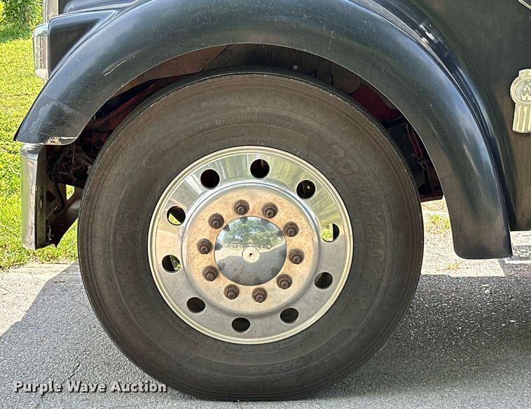 image for item EJ4481 1999 Kenworth  W900 semi truck