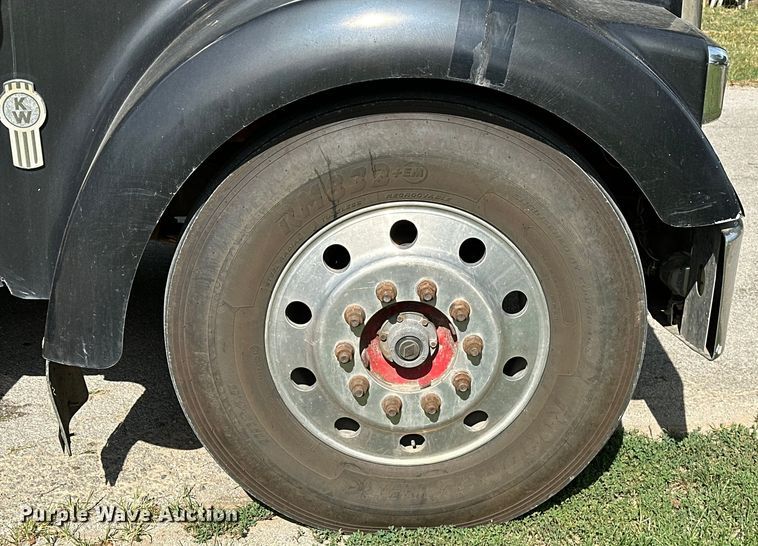 image for item EJ4481 1999 Kenworth  W900 semi truck