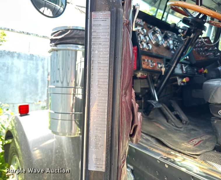 image for item EJ4481 1999 Kenworth  W900 semi truck