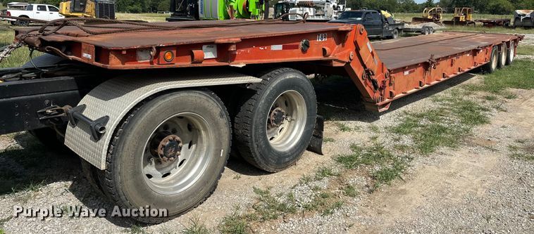 image for item EJ4482 1982 Load King  403LF oilfield trailer