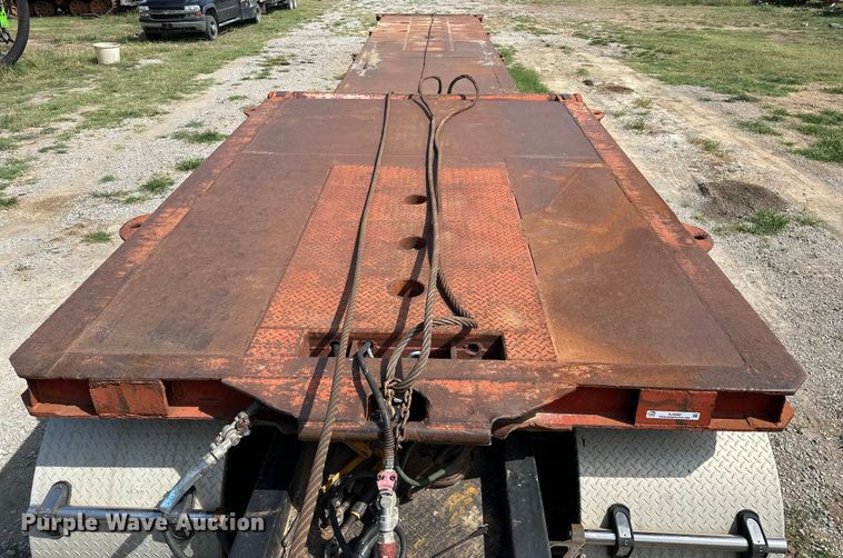 image for item EJ4482 1982 Load King  403LF oilfield trailer