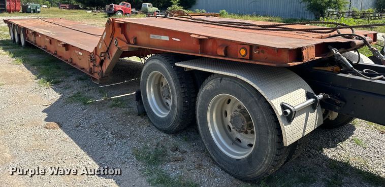 image for item EJ4482 1982 Load King  403LF oilfield trailer