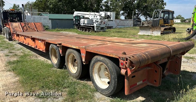 image for item EJ4482 1982 Load King  403LF oilfield trailer