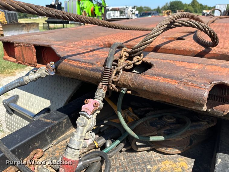 image for item EJ4482 1982 Load King  403LF oilfield trailer