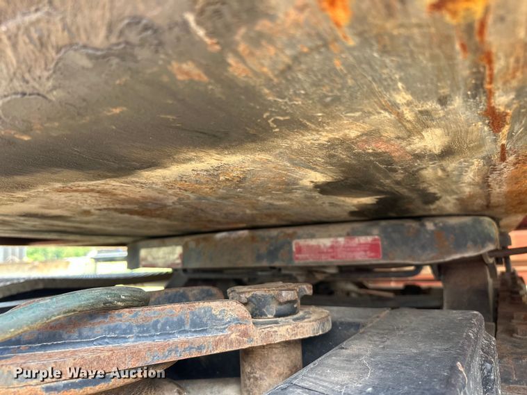 image for item EJ4482 1982 Load King  403LF oilfield trailer