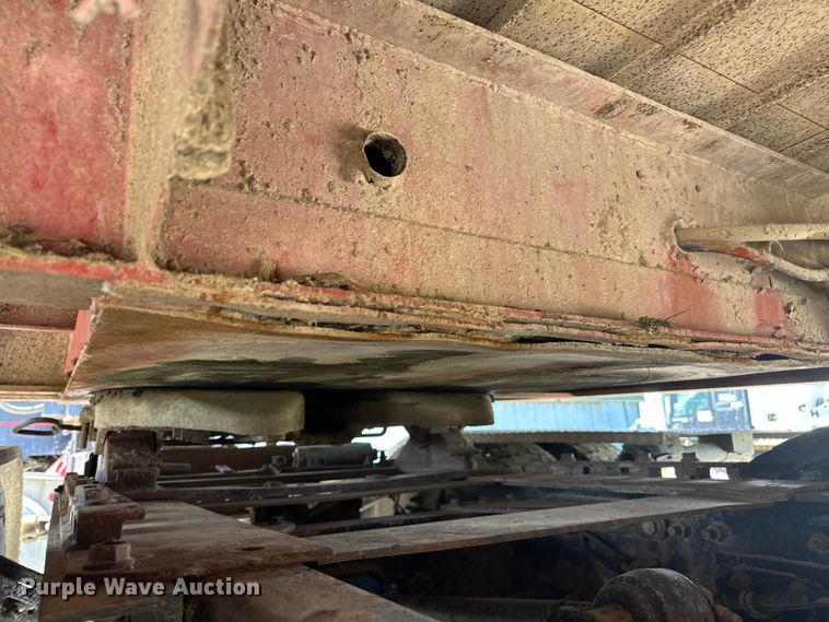 image for item EJ4482 1982 Load King  403LF oilfield trailer