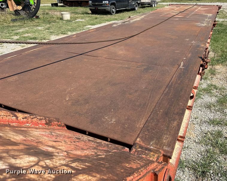 image for item EJ4482 1982 Load King  403LF oilfield trailer