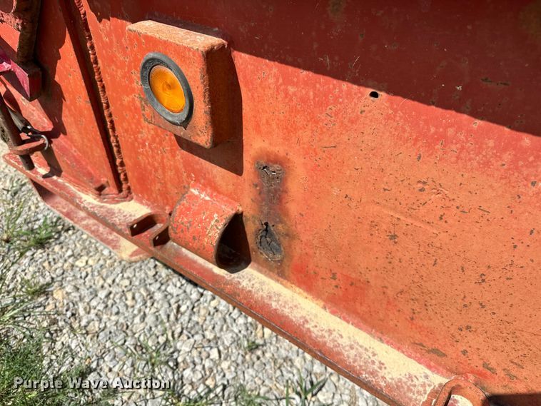 image for item EJ4482 1982 Load King  403LF oilfield trailer