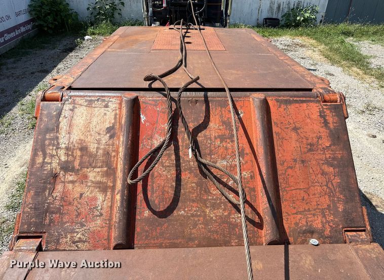 image for item EJ4482 1982 Load King  403LF oilfield trailer