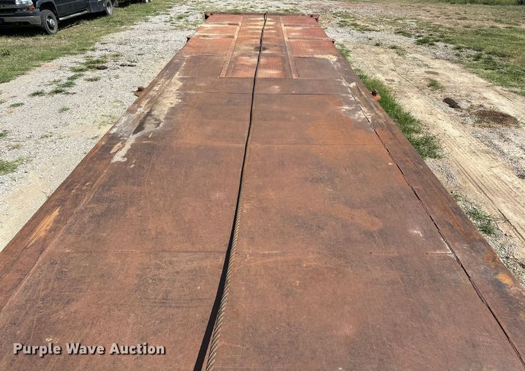 image for item EJ4482 1982 Load King  403LF oilfield trailer