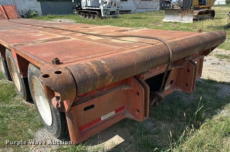 image for item EJ4482 1982 Load King  403LF oilfield trailer