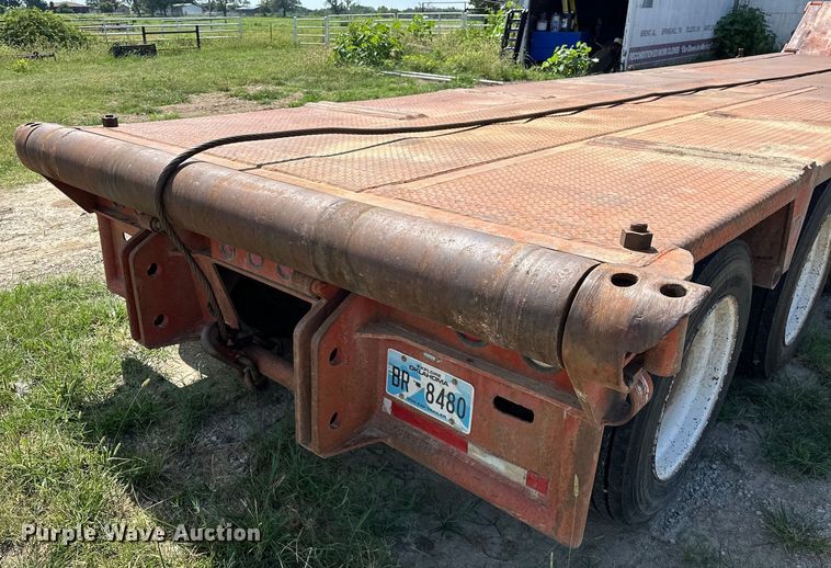 image for item EJ4482 1982 Load King  403LF oilfield trailer