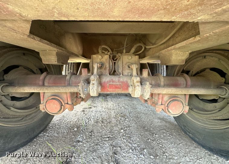 image for item EJ4482 1982 Load King  403LF oilfield trailer