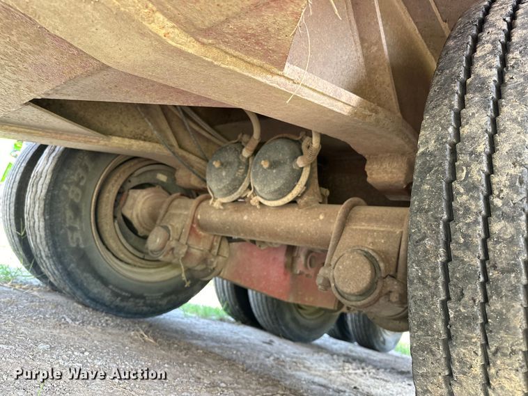 image for item EJ4482 1982 Load King  403LF oilfield trailer