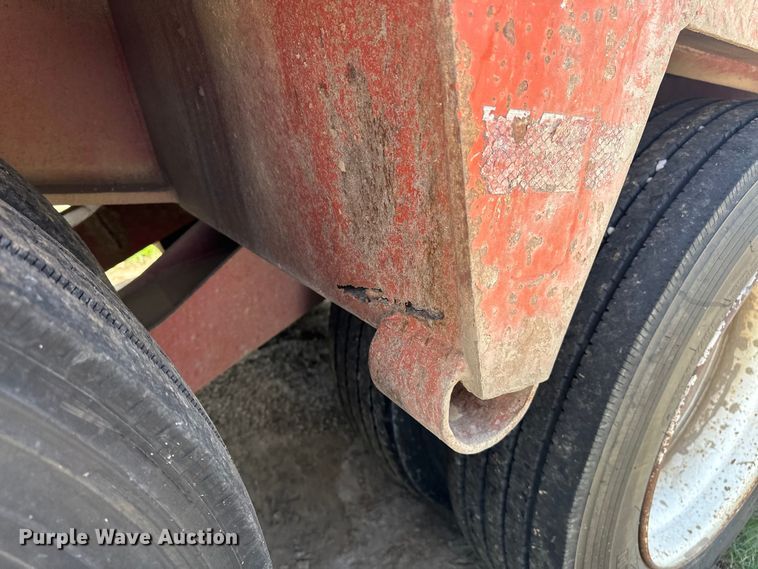 image for item EJ4482 1982 Load King  403LF oilfield trailer