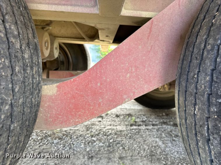 image for item EJ4482 1982 Load King  403LF oilfield trailer