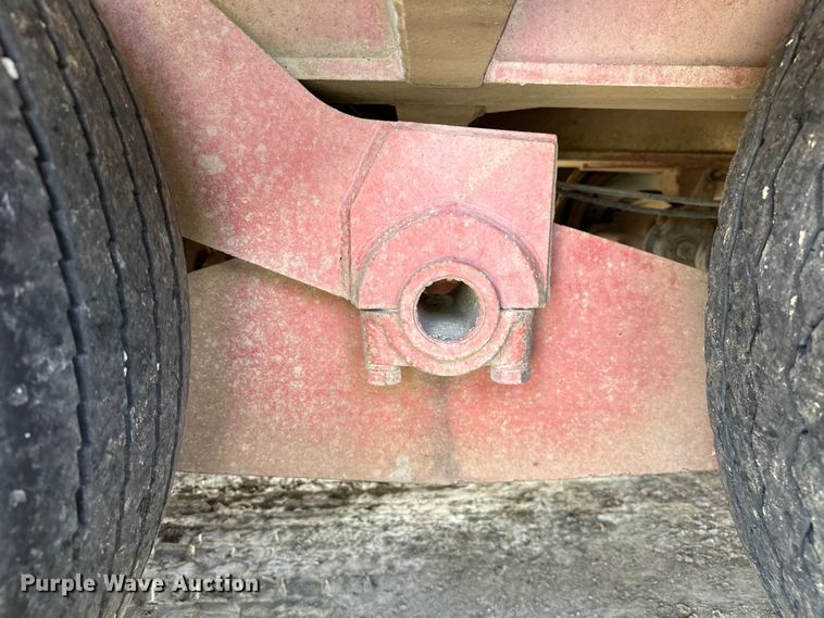 image for item EJ4482 1982 Load King  403LF oilfield trailer