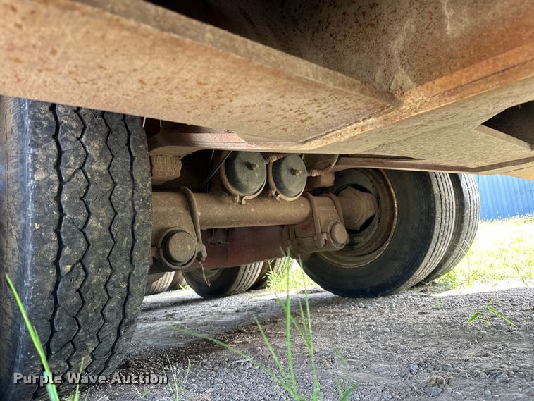 image for item EJ4482 1982 Load King  403LF oilfield trailer