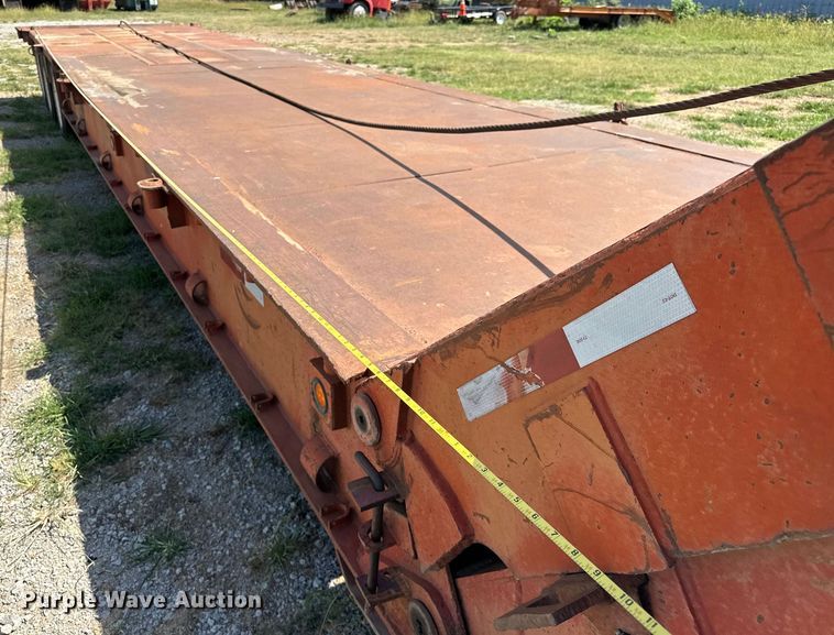 image for item EJ4482 1982 Load King  403LF oilfield trailer