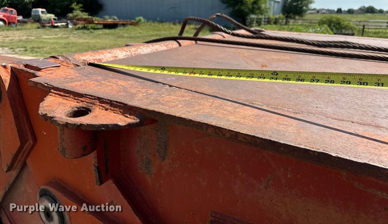 image for item EJ4482 1982 Load King  403LF oilfield trailer